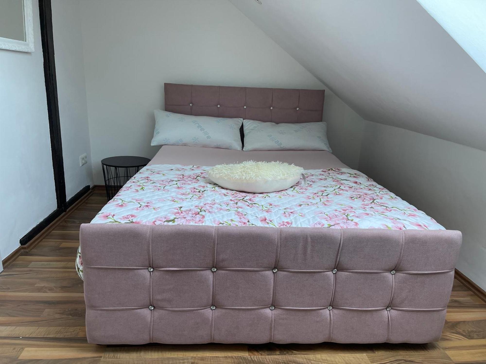Geraeumige 3-Zimmer-Ferienwohnung Im Herzen Von كاسيل المظهر الخارجي الصورة