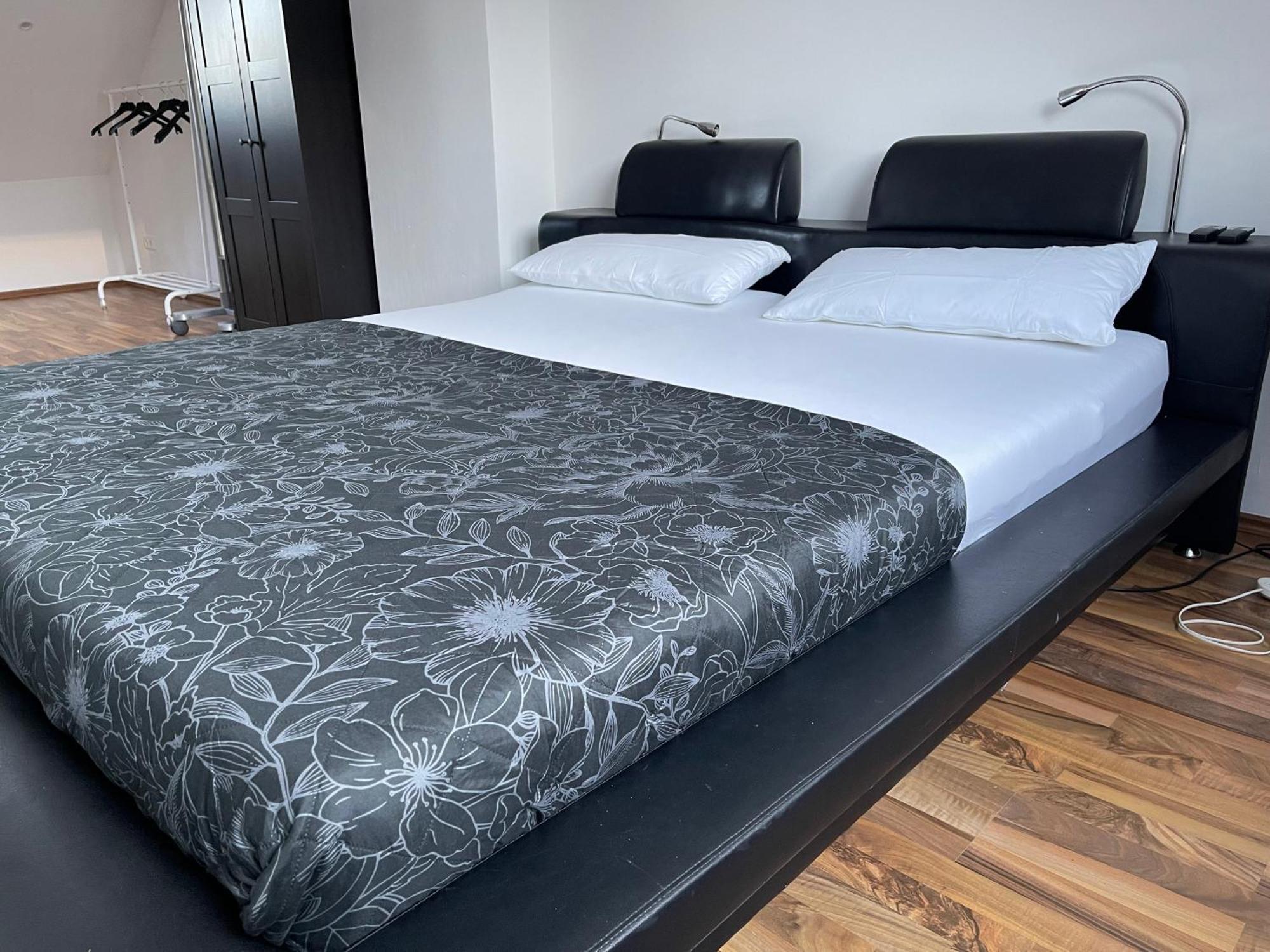 Geraeumige 3-Zimmer-Ferienwohnung Im Herzen Von كاسيل المظهر الخارجي الصورة
