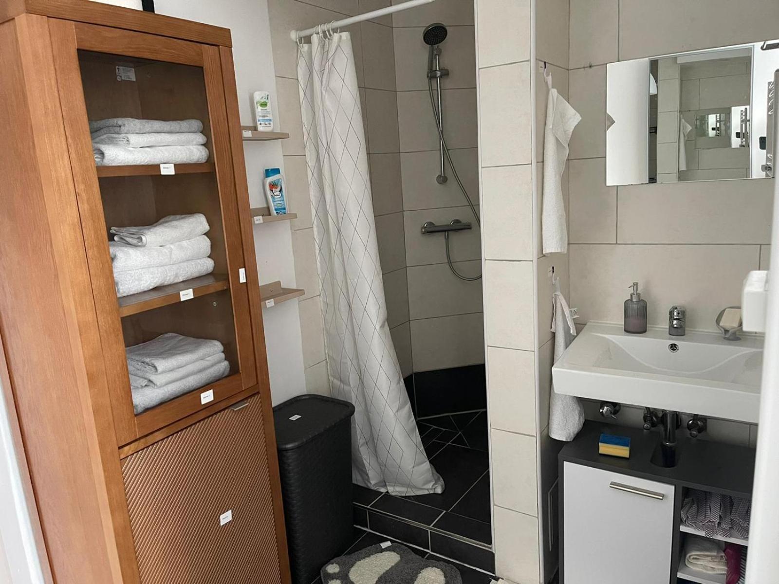 Geraeumige 3-Zimmer-Ferienwohnung Im Herzen Von كاسيل المظهر الخارجي الصورة