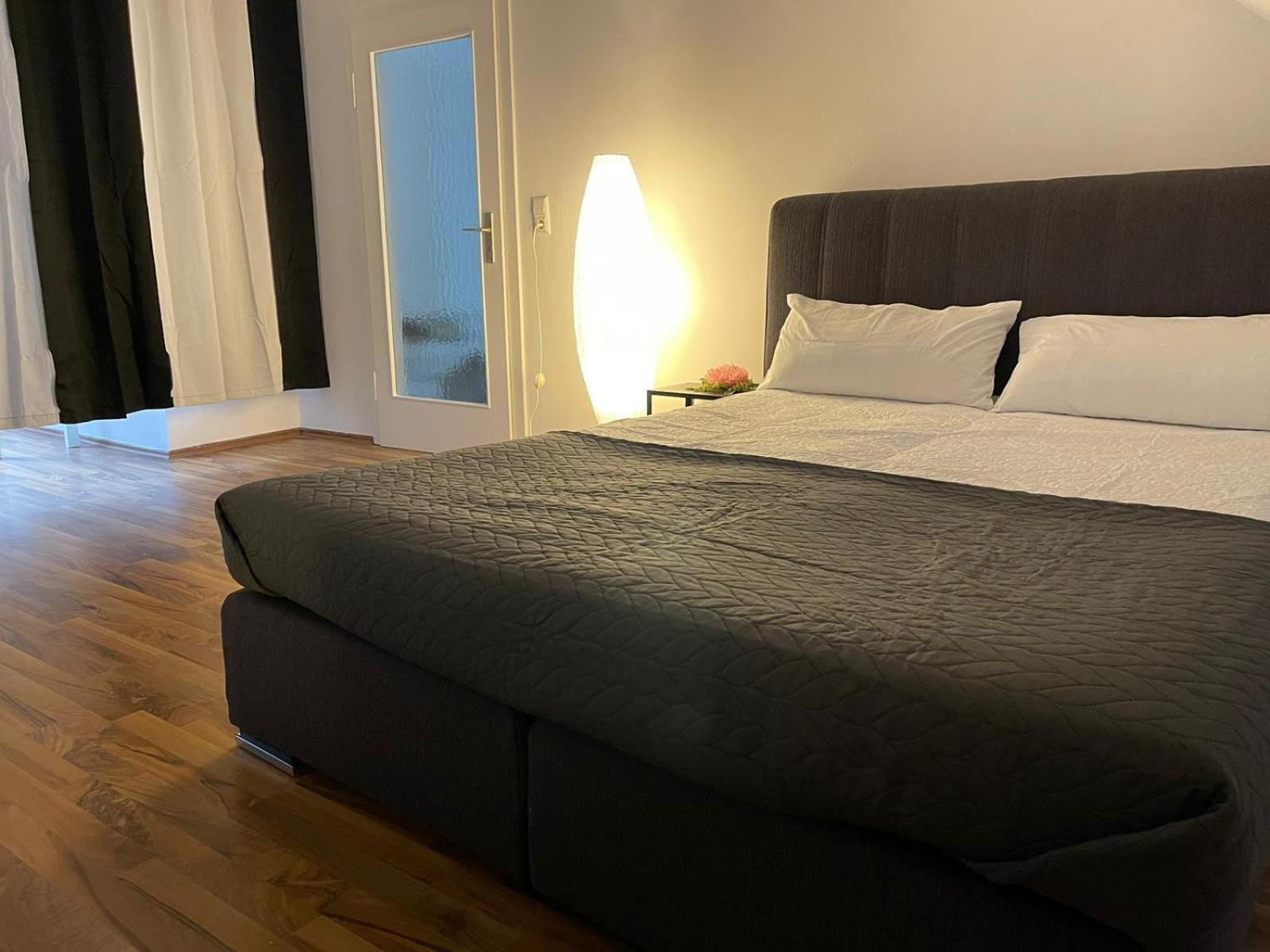 Geraeumige 3-Zimmer-Ferienwohnung Im Herzen Von كاسيل المظهر الخارجي الصورة