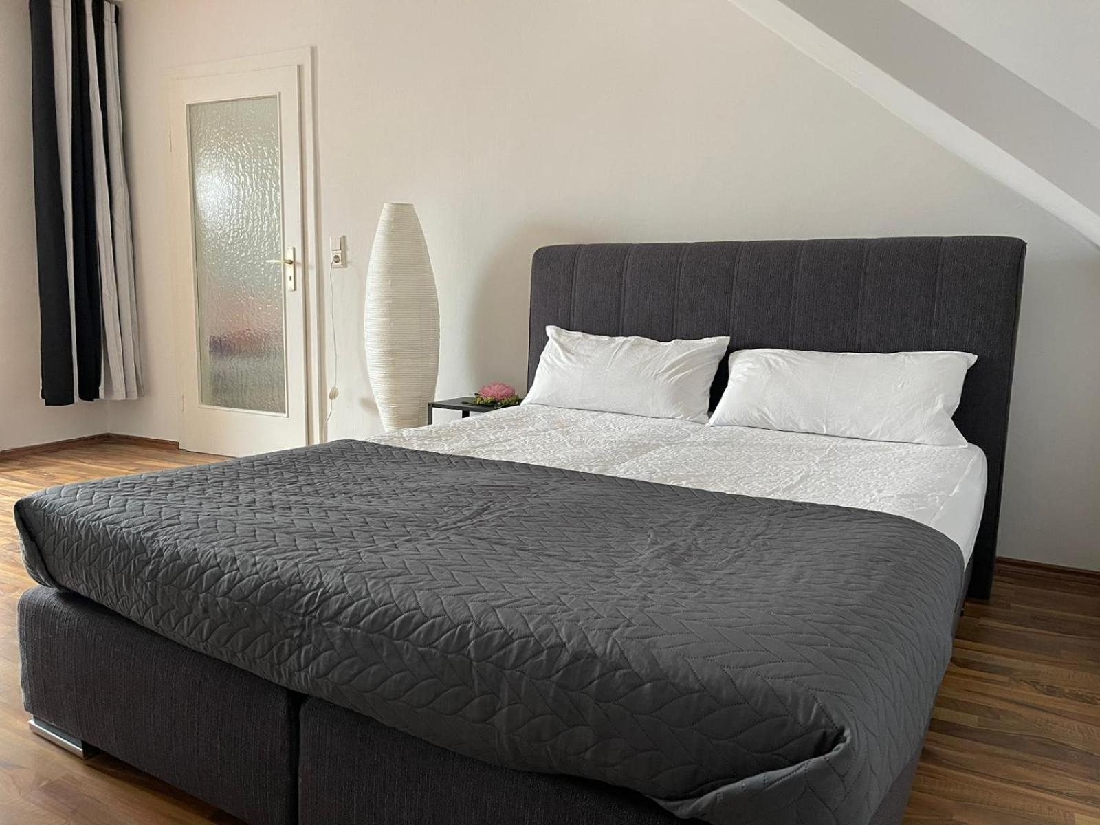 Geraeumige 3-Zimmer-Ferienwohnung Im Herzen Von كاسيل المظهر الخارجي الصورة