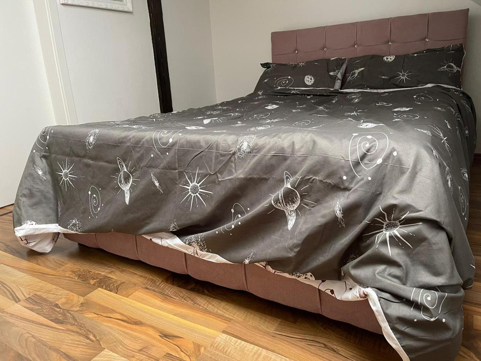 Geraeumige 3-Zimmer-Ferienwohnung Im Herzen Von كاسيل المظهر الخارجي الصورة