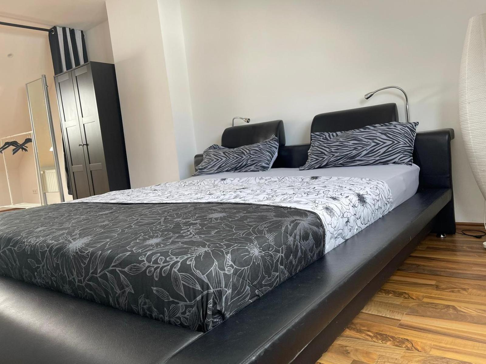 Geraeumige 3-Zimmer-Ferienwohnung Im Herzen Von كاسيل المظهر الخارجي الصورة
