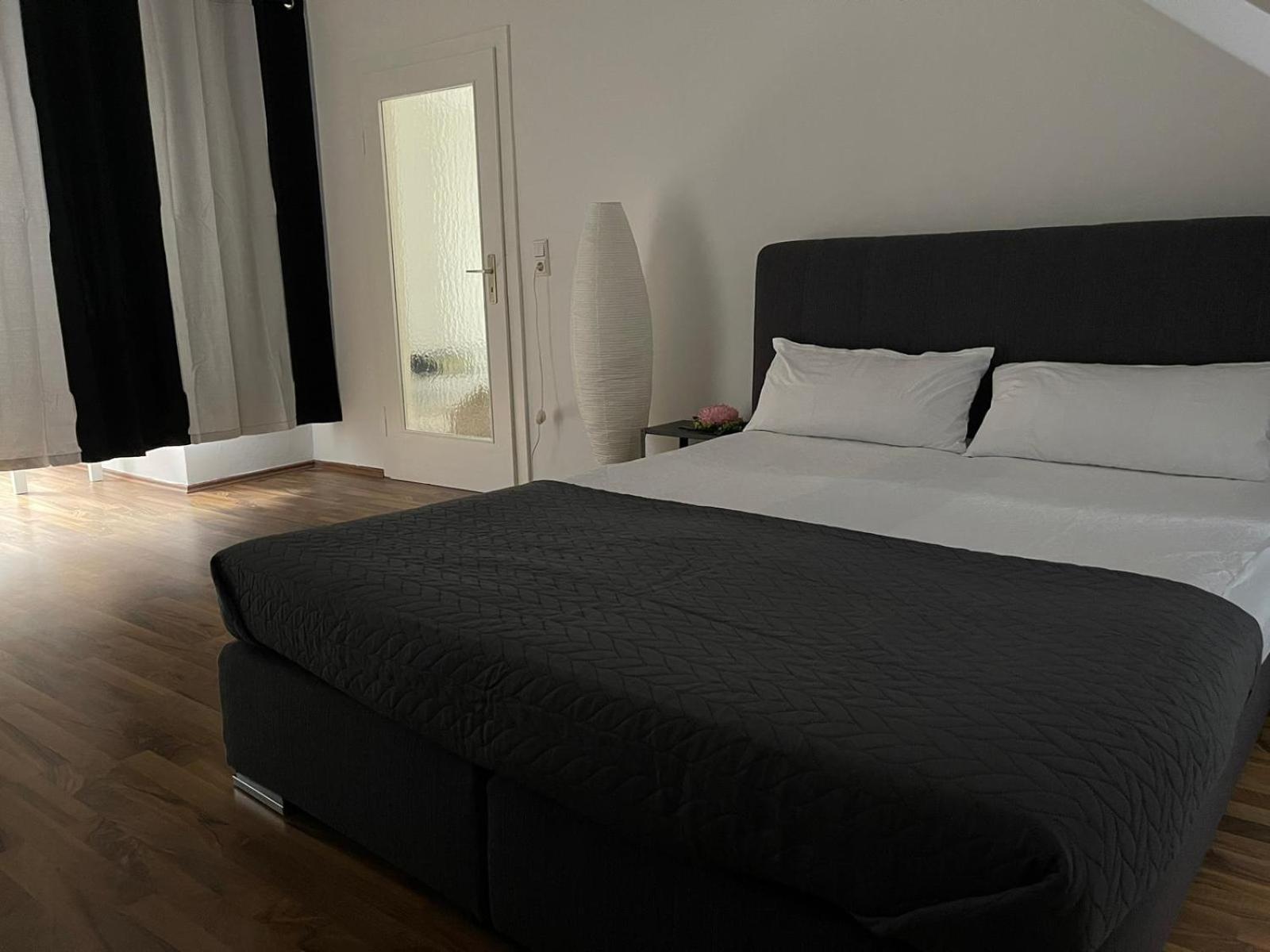 Geraeumige 3-Zimmer-Ferienwohnung Im Herzen Von كاسيل المظهر الخارجي الصورة