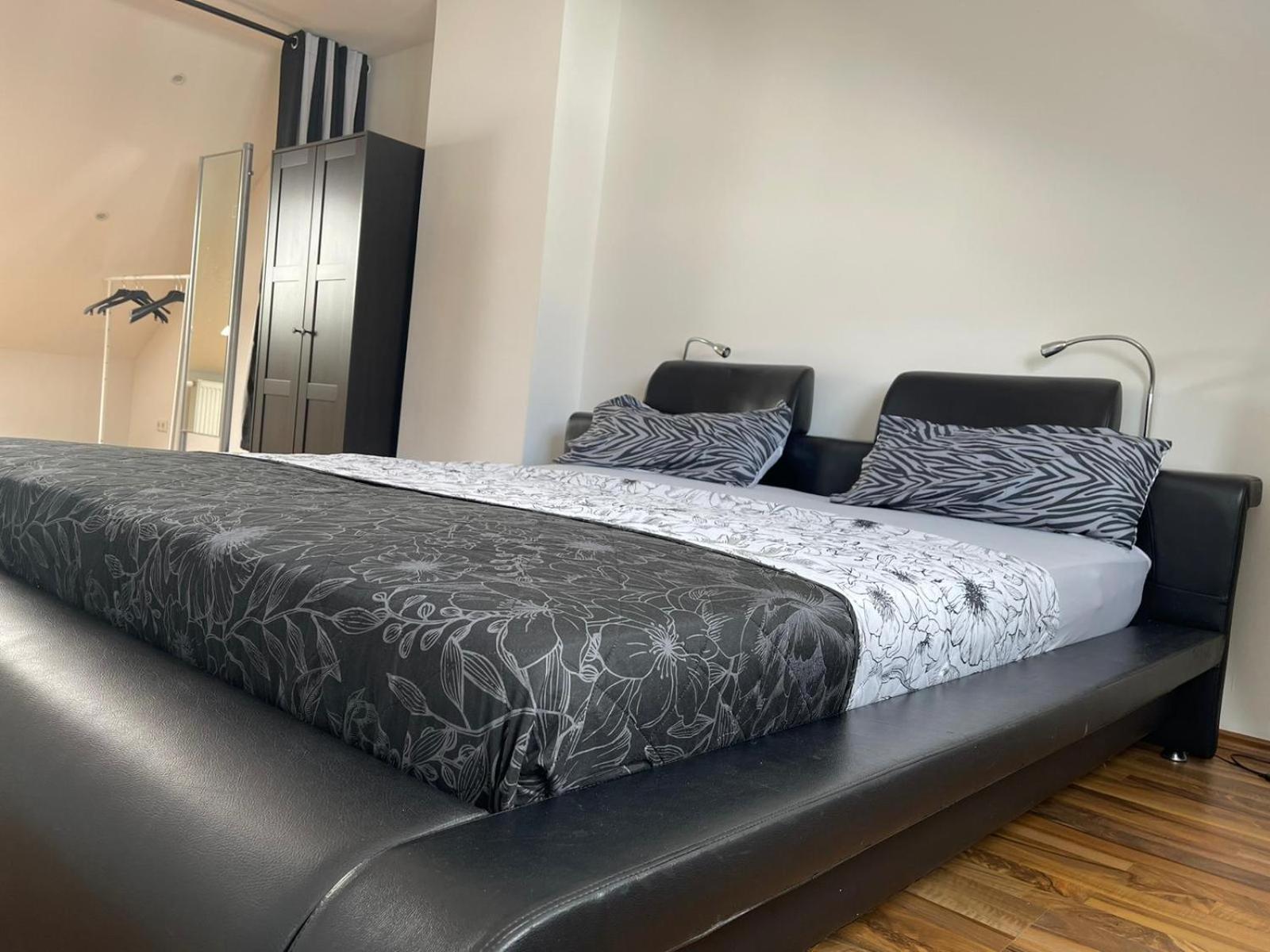 Geraeumige 3-Zimmer-Ferienwohnung Im Herzen Von كاسيل المظهر الخارجي الصورة