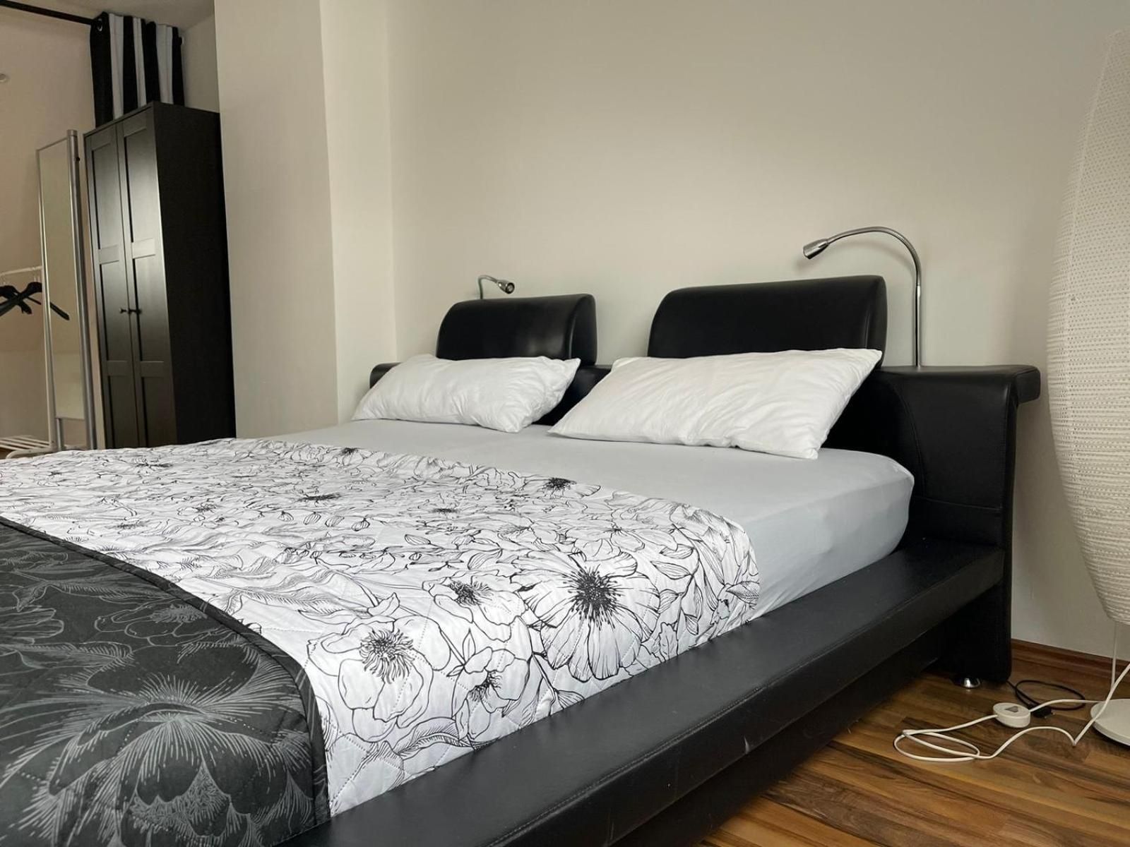 Geraeumige 3-Zimmer-Ferienwohnung Im Herzen Von كاسيل المظهر الخارجي الصورة