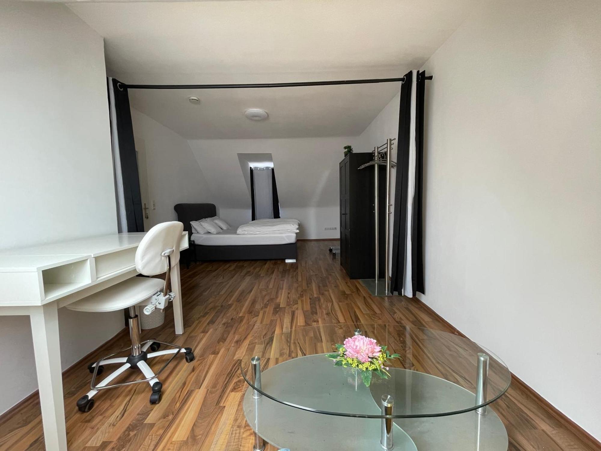 Geraeumige 3-Zimmer-Ferienwohnung Im Herzen Von كاسيل المظهر الخارجي الصورة
